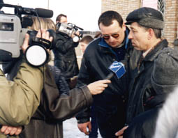 Андрей Жеглов в центре, Александр Соловых с права. 23 марта 2000.    фото. Толиk